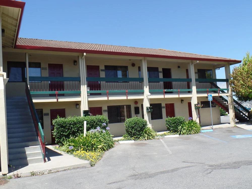 Coastal Valley Inn Castroville Exterior photo