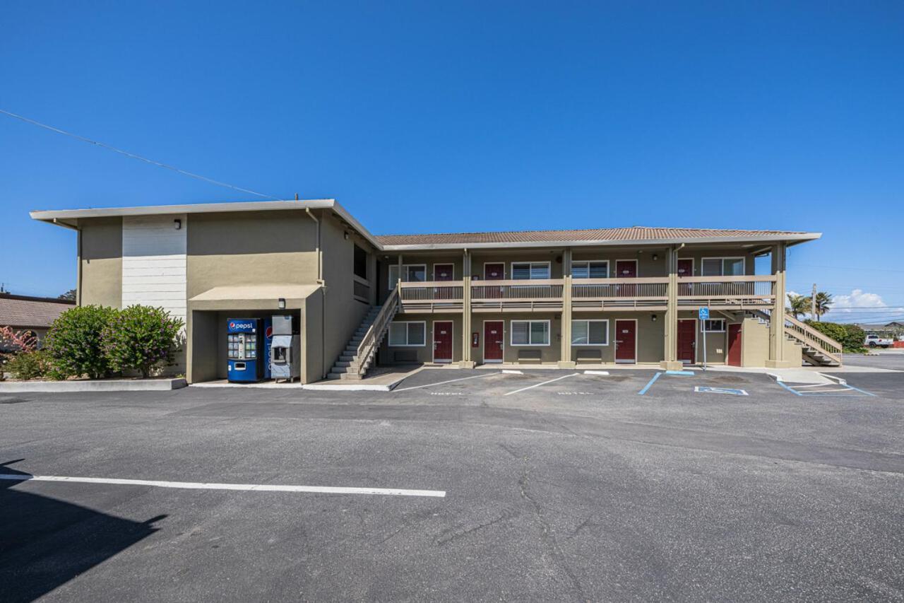 Coastal Valley Inn Castroville Exterior photo